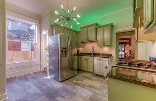 Memphis House | Funky Memphis Game House! FirePit, Gtd pkg, Games!