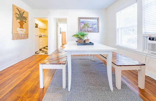 Southmoreland Apartment | Funky Midtown Art Gallery Apartment