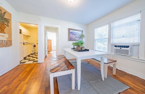 Southmoreland Apartment | Funky Midtown Art Gallery Apartment