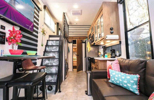 Winter Garden Apartment | FunTropicalTinyHomeGolfCartLake
