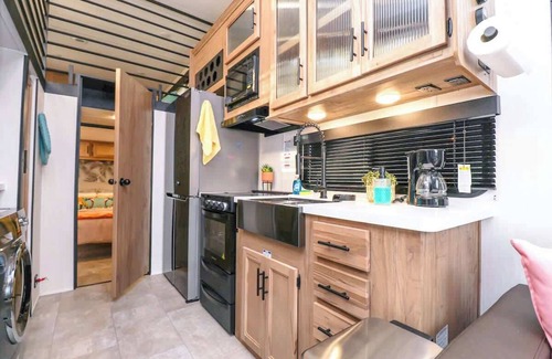 Winter Garden Apartment | FunTropicalTinyHomeGolfCartLake