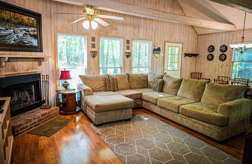 Pine Mountain Ski Chalet | Fur babies welcome in this wooded view chalet!