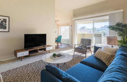 San Rafael Apartment | Furnished 1BR in San Rafael + Parking, near Dtwn