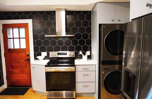 Hudson House | Furnished 3BR Corporate Rental, Walk to Downtown Hudson, 21 minutes to St. Paul