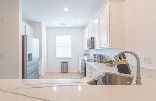 Johns Island House | Furnished Midterm Haven: Mins from Downtown CHS!