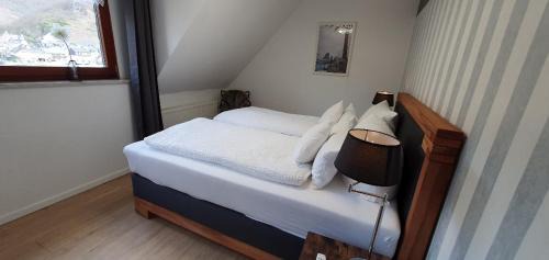 Kattenes House | Gästehaus Burgberg, Weinhaus Fries