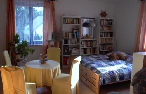 Woltersdorf Apartment | Gästezimmer Ferienwohnung VILLA ALEXA, mit Wallbox