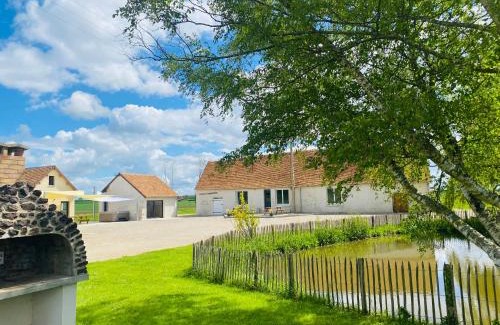 Nouans House | Gîte du Petit tenu 17 couchages -jacuzzi -2h Paris et 6 min gare Vivoin