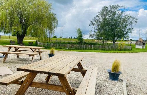 Nouans House | Gîte du Petit tenu 17 couchages -jacuzzi -2h Paris et 6 min gare Vivoin