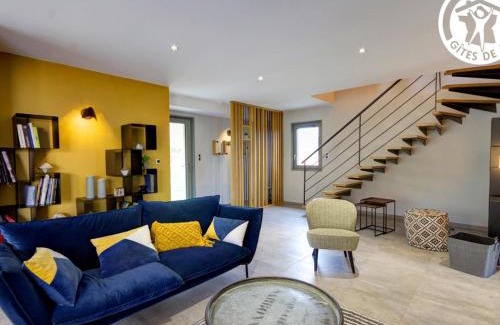 Montbrison House | Gîte moderne avec jardin, étang, terrasses et confort tout inclus à Montbrison - FR-1-496-157