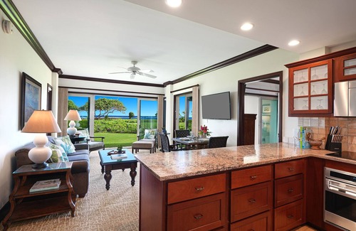 Wailua Condo | G106 - Stunning Ground-Floor Oceanfront Suite with AC Steps to the Water!