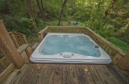 Lookout Valley Neighborhood Association House | Gabriele Cabin Rustic Retreat Near Downtown