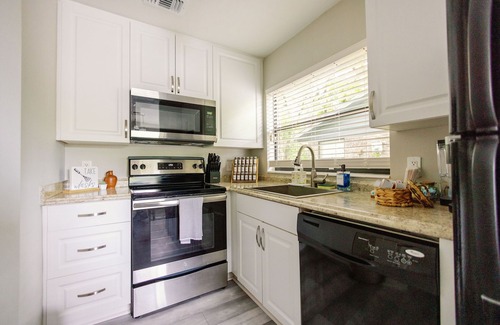 Gainesville Apartment | Gainesville Gem: 2/2 Near Shops & Restaurants