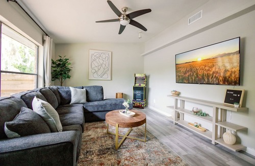 Gainesville Apartment | Gainesville Gem: 2/2 Near Shops & Restaurants