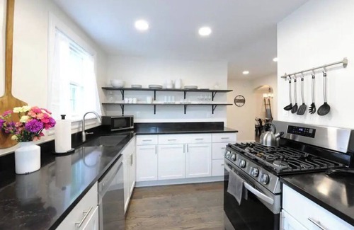 La Porte House | Galena House—Gorgeous 6 BR, 10 min to Three Oaks!