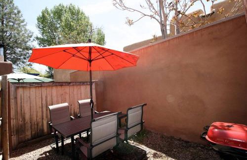 South Capitol House | Galisteo Getaway - Courtyard - Near Railyard