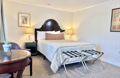 Hulls Cove Hotel | Gallagher's Travels Room Ten (Queen)