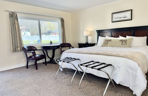 Hulls Cove Hotel | Gallagher's Travels Room 12 (King)