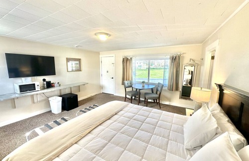 Hulls Cove Hotel | Gallaghers Travels Room 12-A (King)