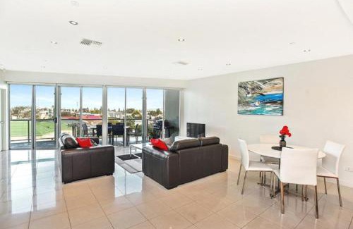 Victor Harbor Apartment | Gallery Resort Style Penthouse No 13