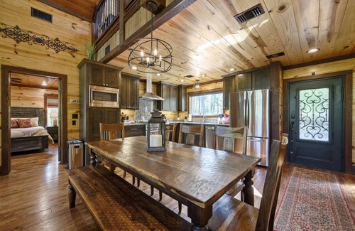 Hochatown Cabin | Game On! Pool Table, Play Set, & Horseshoes
