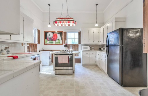 Athens House | Gameday House Steps from Stadium Sleeps 12+ Kentucky & Ole Miss Game