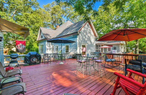 Athens House | Gameday House Steps from Stadium Sleeps 12+ Kentucky & Ole Miss Game