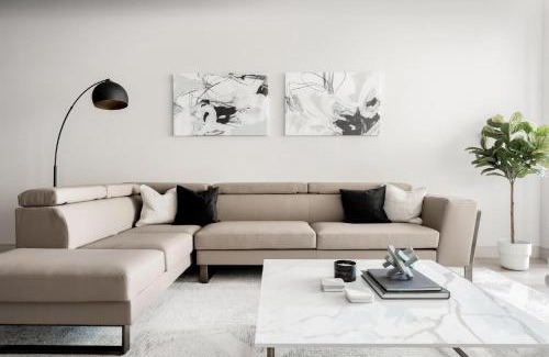 Jefferson Park House | Gameday Oasis - Private Balcony - Jefferson Park - Tesoro