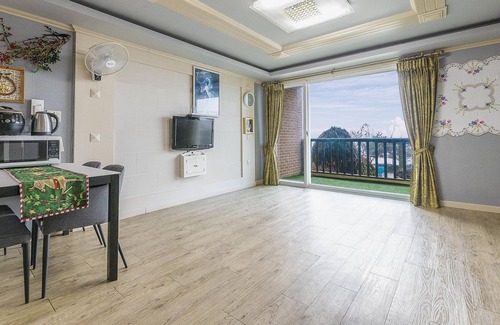 Ganghwa House | Ganghwa Badatgashimteo Pension