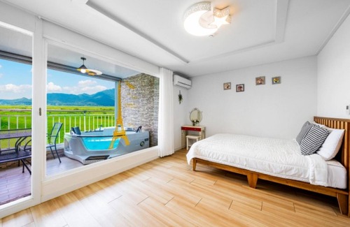 Ganghwa House | Ganghwado Noeul Spa Pension