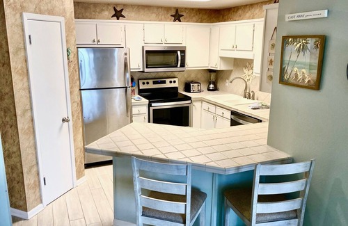 Orange Beach Condo | Garage Parking Space INCLUDED! BEACHFRONT CONDO & GULF MASTER!nCastaway Getaway