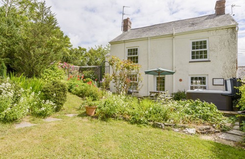 Westleigh Cottage | GARDEN COTTAGE, family friendly, with pool in Bideford