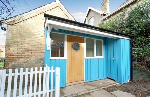 Southwold Cottage | GARDEN COTTAGE, SOUTHWOLD, pet friendly, with a garden in Southwold