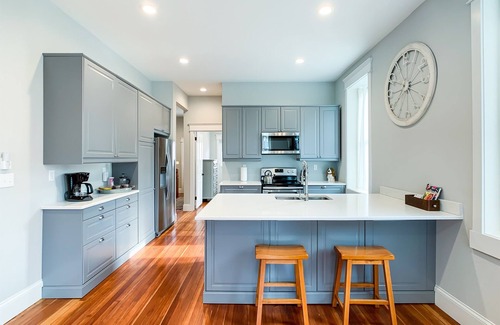 Washington House | Garden Flat at Cedar Haus - Downtown WashMo, Dog-Friendly, Wineries, Fenced Yard