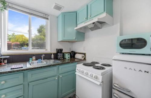 North Berkeley Apartment | Garden Oasis Cozy Home Near Bart Shop with Parking