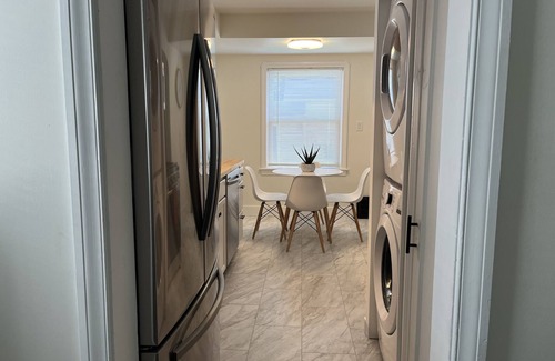 Kamm's Corners House | Garrett’s Loft - Minutes from Airport | Family Friendly!
