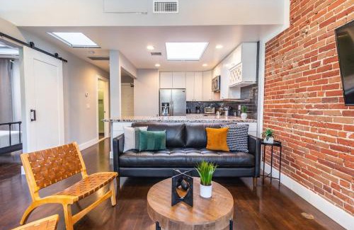 Gaslamp Quarter Apartment | Gaslamp 2BR Upscale Queen Beds with Smart TV