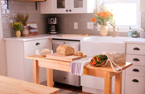 Bridgman House | Gast House Michigan Charming Cottage - Close to Beach