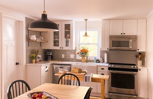 Bridgman House | Gast House Michigan Charming Cottage - Close to Beach