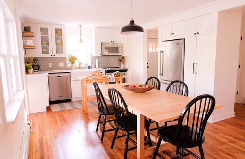 Bridgman House | Gast House Michigan Charming Cottage - Close to Beach