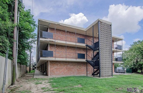 Highlands - Perkins Condo | Gated 3 bedroom, 2 bath condo with a pool located just outside Northgates of LSU