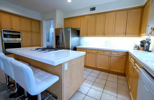 Tustin House | Gated 3BR 2.5BTH w/Pool and Spa in Tustin