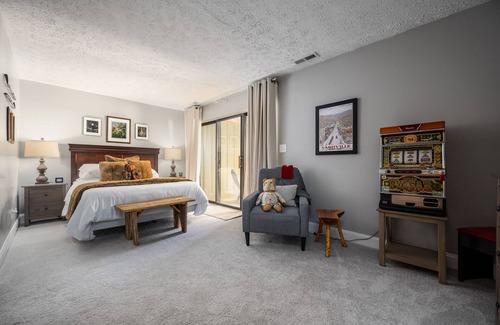 Avoca Condo | Gated Community Condo among the trees at Lake Monroe, Bloomington, IN