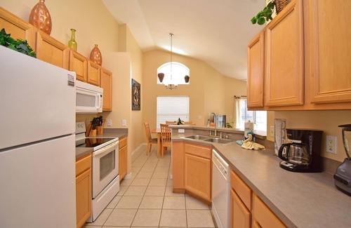 Solana House | Gated Resort- Pool- Amenities- Close to Theme Parks