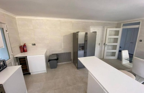 Barrhead House | Gateside View Apartment