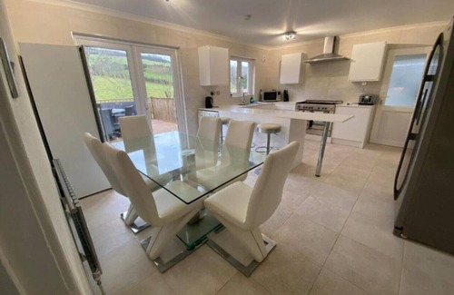 Barrhead House | Gateside View Apartment