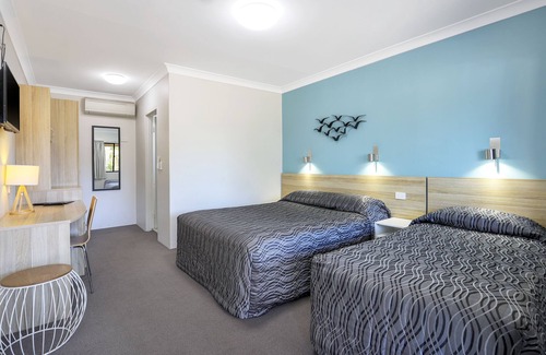 Vineyard Hotel | Gateway Motel