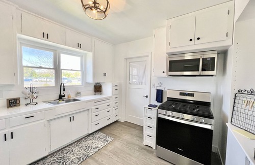 Porterville House | Gateway to the Sequoias