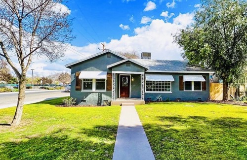 Porterville House | Gateway to the Sequoias