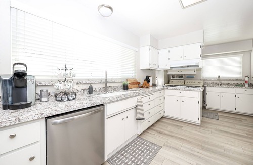 Merced House | Gateway to Yosemite, Mins to UC Merced, Beautiful 3 Bedroom, 2 Bath home.